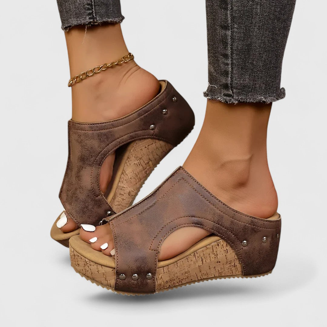 Marigó - Orthopédiai platform szandál elegáns dizájnnal