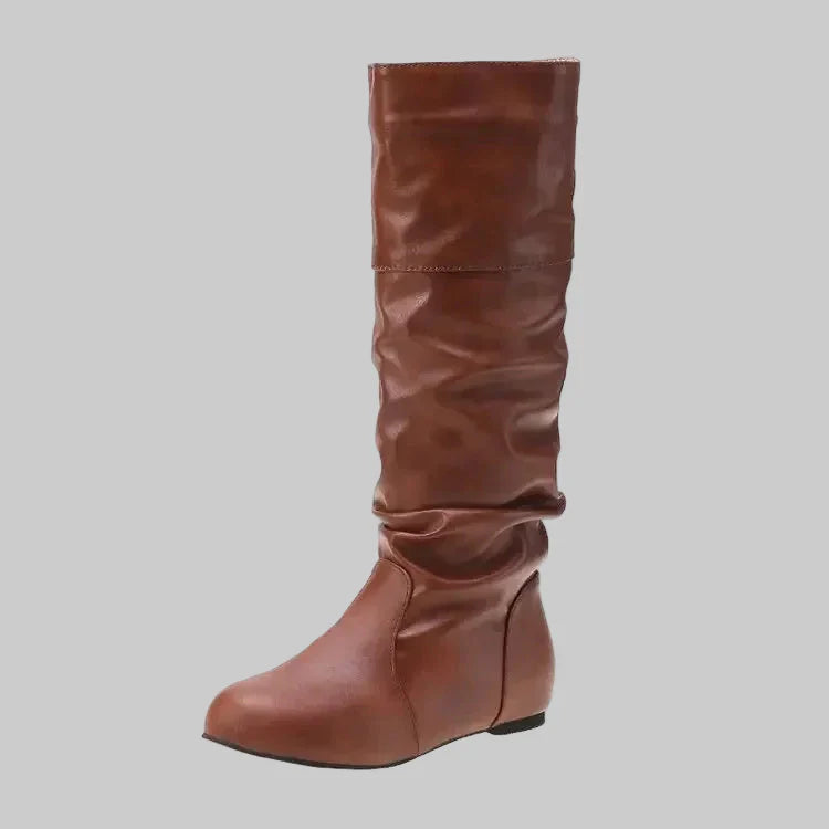 Nikoleta - Casual csizmák alacsony sarkúval és redőzéssel