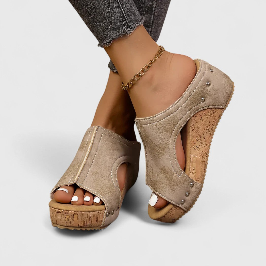 Marigó - Orthopédiai platform szandál elegáns dizájnnal