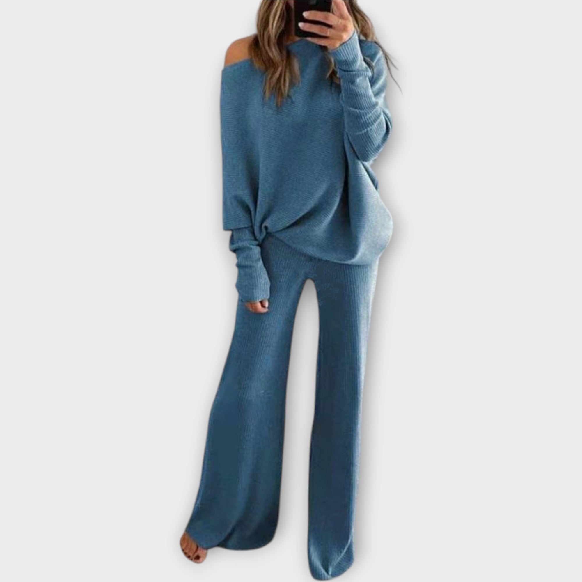 Kötött szett széles nadrággal és laza pulóverrel